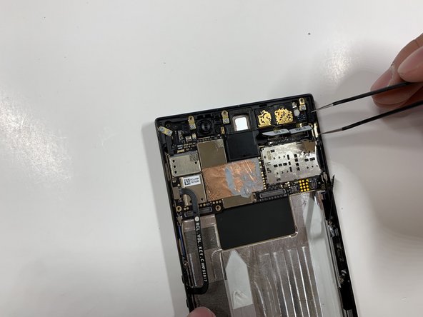 Razer Phone Motherboard Replacement: adım 15, 3 resimden 3.