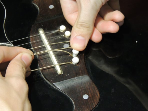 Ibanez V300 Guitar Strings Replacement, Replacing the Bridge Pin: crwdns2935265:05crwdnd2935265:02crwdnd2935265:02crwdne2935265:0