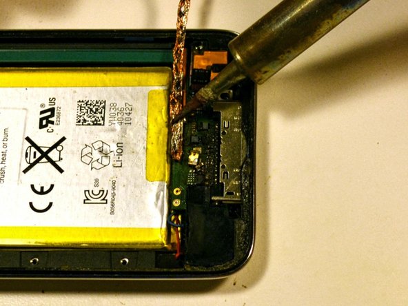 iPod Touch 4th Generation 30 Pin Dock Connector Replacement: crwdns2935265:012crwdnd2935265:02crwdnd2935265:03crwdne2935265:0