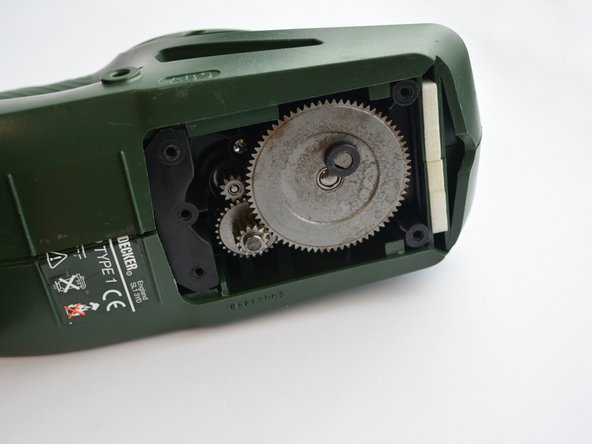 Black and Decker GS720 Hedge trimmer blade replacement, Blade: step 1, image 3 of 3