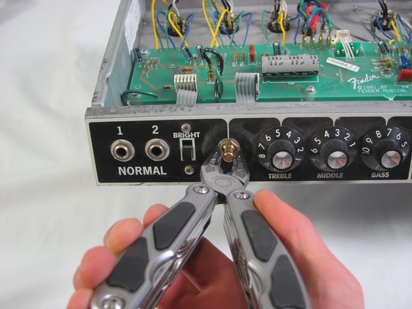 Fender 65 Twin Reverb Input Jack Replacement: crwdns2935265:03crwdnd2935265:02crwdnd2935265:03crwdne2935265:0