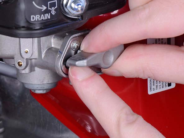 Honda FC600 Tiller Carburetor Replacement, Drain the Gasoline from the Carburetor: crwdns2935265:014crwdnd2935265:03crwdnd2935265:03crwdne2935265:0