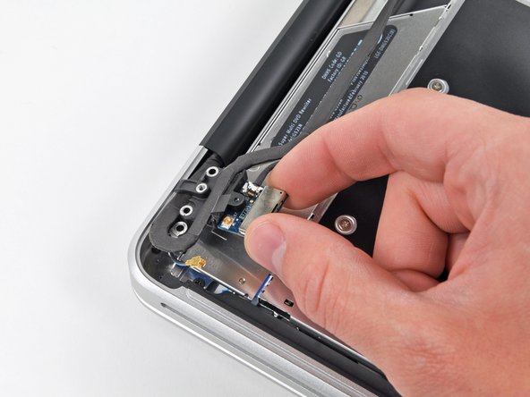 MacBook Pro 15" Unibody Mid 2009 Upper Case Replacement: crwdns2935265:037crwdnd2935265:02crwdnd2935265:02crwdne2935265:0