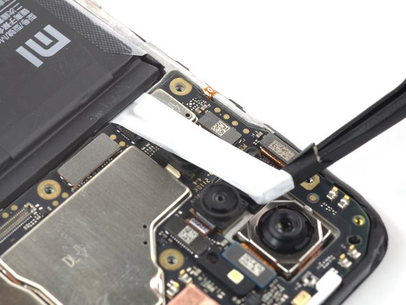 Xiaomi Redmi Note 10S Battery Replacement, Remove the pull-tab: crwdns2935265:024crwdnd2935265:03crwdnd2935265:03crwdne2935265:0
