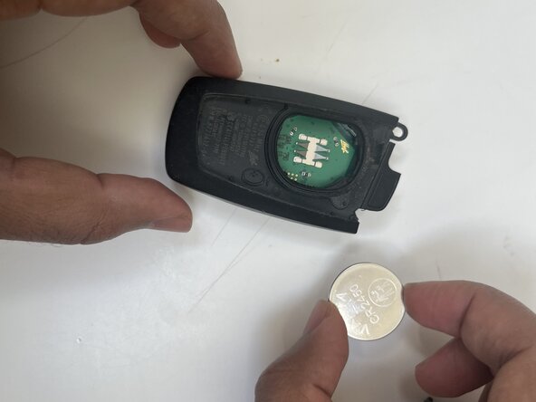 How to Replace the Key Fob Battery in a 2018 BMW 330i: crwdns2935265:04crwdnd2935265:02crwdnd2935265:03crwdne2935265:0