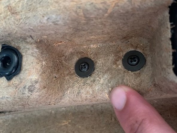 E90 BMW 328i Interior Door Handle Replacement: crwdns2935265:07crwdnd2935265:02crwdnd2935265:02crwdne2935265:0