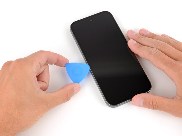 Google Pixel 9a Screen Replacement, Separate the left edge adhesive: crwdns2935265:014crwdnd2935265:02crwdnd2935265:03crwdne2935265:0