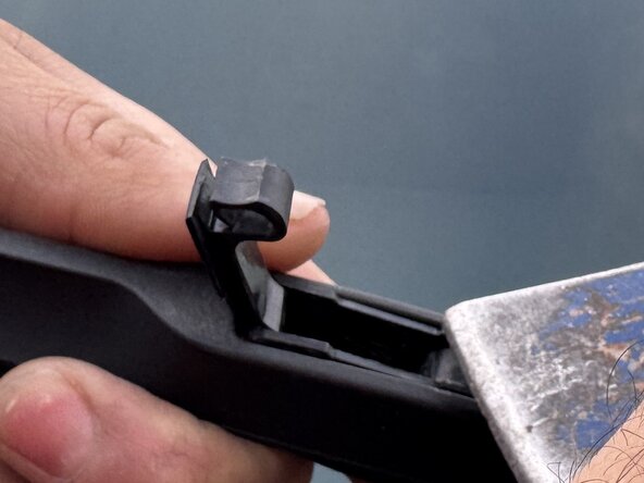 2022 Chevrolet Silverado Windshield Wipers Replacement, Windshield Wipers: crwdns2935265:01crwdnd2935265:03crwdnd2935265:03crwdne2935265:0