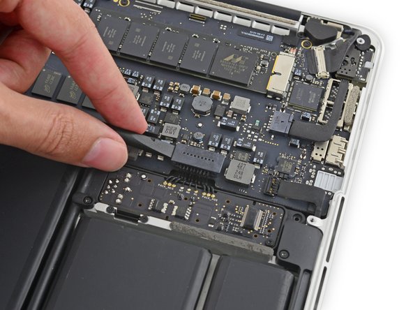 MacBook Pro 13" Retina Display Late 2013 Battery Connector Replacement: step 2, image 1 of 2