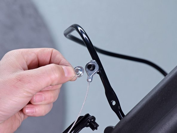 Toro Walk Behind Mowers 21199HD 2018 Brake Cable Replacement, Remove the cable from the brake handle: crwdns2935265:012crwdnd2935265:03crwdnd2935265:03crwdne2935265:0