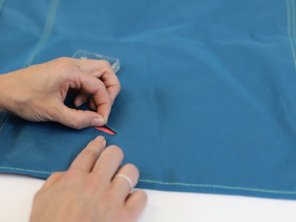 How to Repair a Tear in a Camping Chair, Prepare the piece of cloth: crwdns2935265:05crwdnd2935265:03crwdnd2935265:03crwdne2935265:0