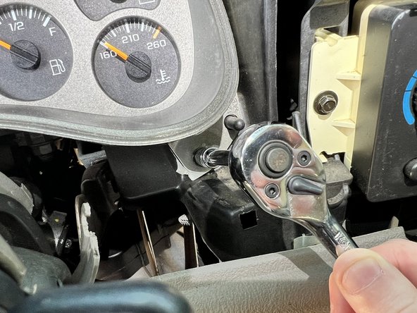 2004 GMC Yukon Instrument Cluster Replacement: crwdns2935265:06crwdnd2935265:02crwdnd2935265:02crwdne2935265:0