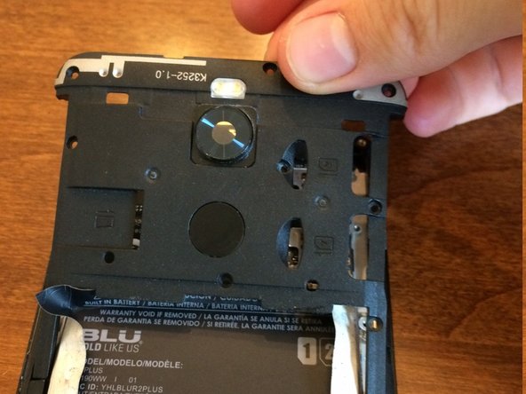 BLU R2 Plus Rear-Facing Camera Replacement, Upper Plate Removal: шаг 5, изображение 3 из 3