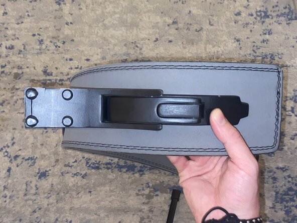 How to Fix a Loose-Fitting Lifting Belt: crwdns2935265:05crwdnd2935265:02crwdnd2935265:02crwdne2935265:0