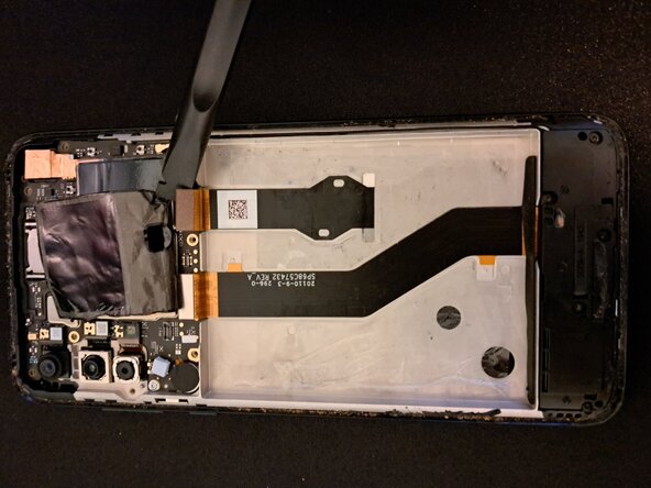 Motorola Moto G Power (2020)/G8 Power Display Replacement, Disconnect display cable: crwdns2935265:09crwdnd2935265:02crwdnd2935265:03crwdne2935265:0