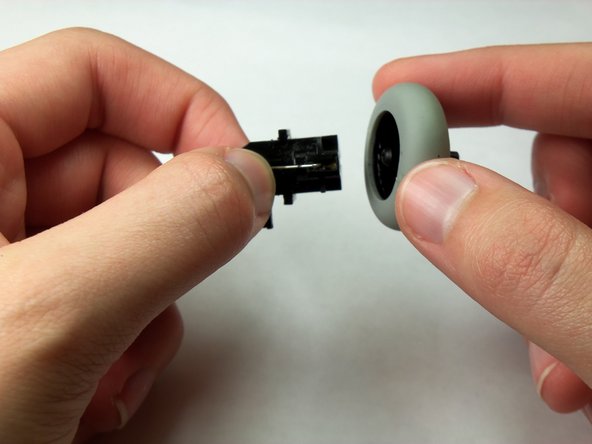 Removing the Logitech MBJ58 Scroll Wheel from its Mount, Wheel Mount: crwdns2935265:06crwdnd2935265:02crwdnd2935265:03crwdne2935265:0