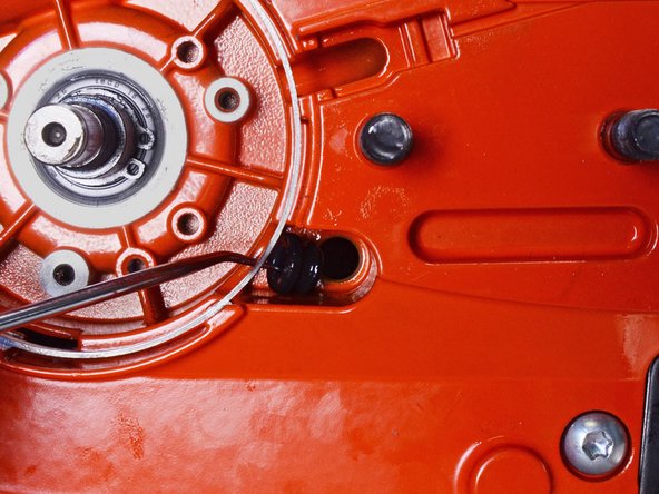 Echo Chain Saw CS590 2019 Oil System Replacement, Remove the grommet: crwdns2935265:038crwdnd2935265:02crwdnd2935265:03crwdne2935265:0