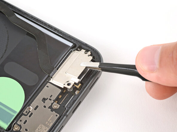 Google Pixel 10 Battery Replacement, Install the USB‑C board cover: 37 단계, 이미지 3개 중 2개