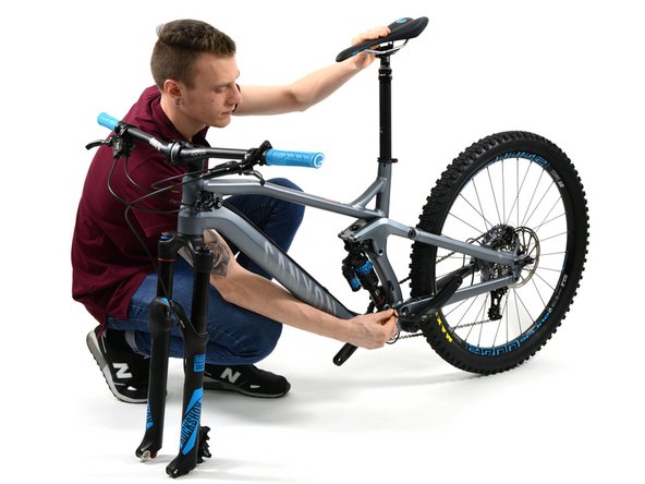 How to set up your Strive AL 6.0 Race, Saddle montage: paso 4, imagen 2 de 3