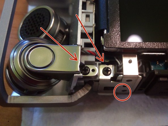 Desmontagem da câmera de vídeo Sony MV1, Remover o suporte do microfone/lente: crwdns2935265:04crwdnd2935265:02crwdnd2935265:03crwdne2935265:0