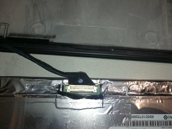 ThinkVision M14 Portable Monitor Monitor panel Replacement, Removing the display cable: crwdns2935265:03crwdnd2935265:02crwdnd2935265:02crwdne2935265:0