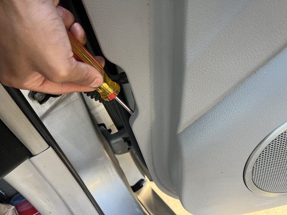 2006 Infiniti G35 Coupe Passenger Side Door Checker Replacement: crwdns2935265:04crwdnd2935265:03crwdnd2935265:03crwdne2935265:0