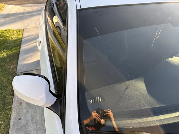 2010 BMW 335i Coupe Windshield Seal Replacement: crwdns2935265:09crwdnd2935265:02crwdnd2935265:03crwdne2935265:0