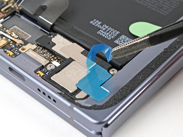 Google Pixel 10 Pro Fold Inner Screen Assembly Replacement: 步骤 162 中的图像 2，3