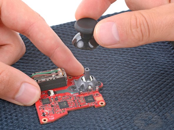 Asus ROG Ally Left Thumbstick Replacement, Remove the left thumbstick cover: stap 0, afbeelding 2 van 2
