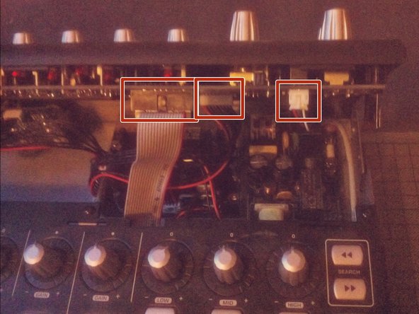 Behringer BCD3000 Disassembly: crwdns2935265:04crwdnd2935265:02crwdnd2935265:03crwdne2935265:0