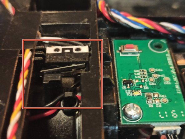 Ecovacs Deebot 920 Reassembly, Concerning Wheel Wells (cont.): crwdns2935265:05crwdnd2935265:02crwdnd2935265:02crwdne2935265:0