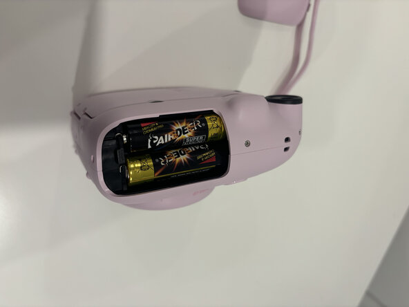 Replacing the Batteries on a Fujifilm Instax Mini 12: adım 4, 2 resimden 2.