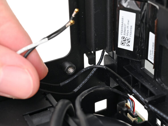 Framework Desktop Antennas Replacement, Reroute the antenna cables: Schritt 32, Bild 2 von 2