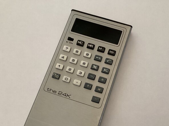 Qualitron 24K Calculator Teardown, Qualitron 24K Calculator Teardown: crwdns2935265:01crwdnd2935265:01crwdnd2935265:02crwdne2935265:0