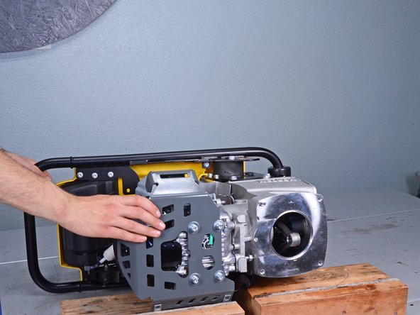 Wacker 4-Stroke Rammer BS504AS REV 101 (2019) Clutch Drum Replacement, Separate the motor from the crankcase: crwdns2935265:021crwdnd2935265:03crwdnd2935265:03crwdne2935265:0