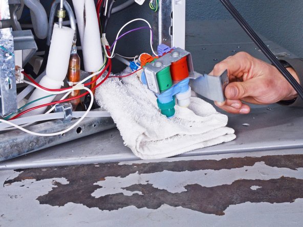 Whirlpool Refrigerator Water Inlet Valve Replacement: crwdns2935265:08crwdnd2935265:02crwdnd2935265:02crwdne2935265:0