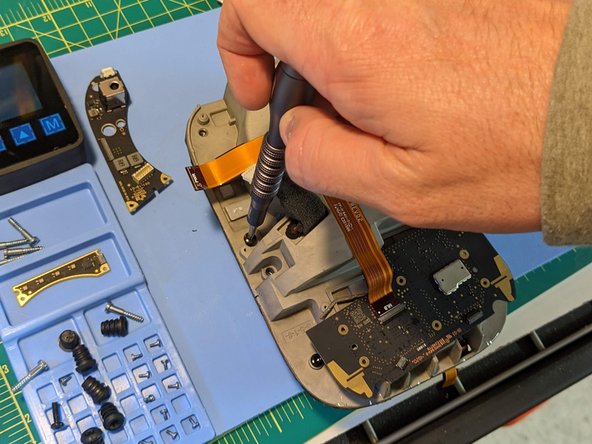 Google Nest Audio Teardown, Core Screw Removal: crwdns2935265:010crwdnd2935265:02crwdnd2935265:03crwdne2935265:0