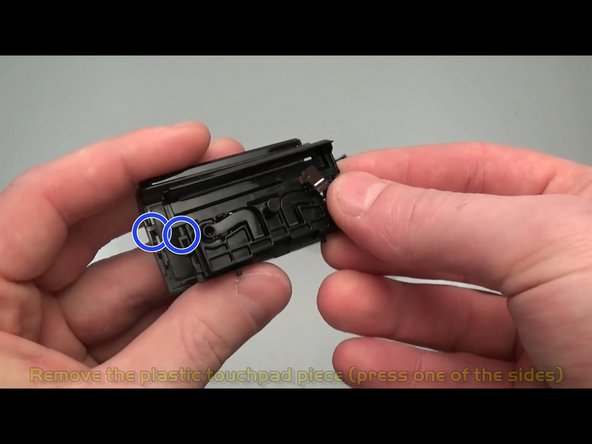 DualShock 4 CHU-ZCT2U Gen 4 Teardown, Remove and disassemble touchpad: crwdns2935265:08crwdnd2935265:02crwdnd2935265:03crwdne2935265:0