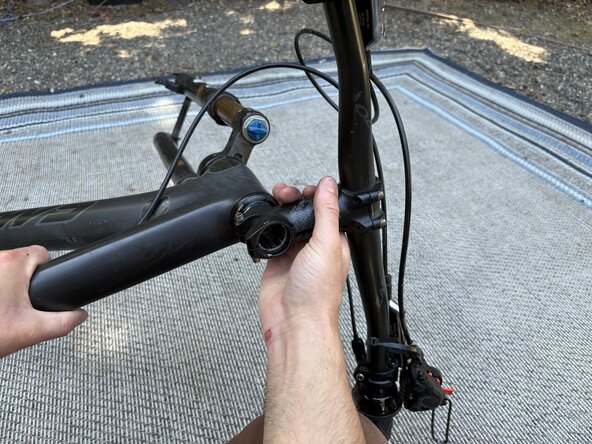 Fox32 Mountain Bike Front Air Suspension Fork Seal and Oil Replacement: étape 15, image 1 de 3