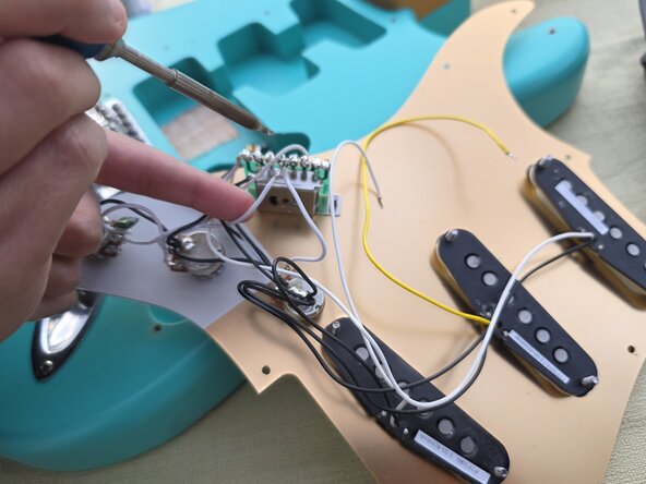 Stratocaster Loose Switch Wire Reattachment: step 7, image 1 of 3