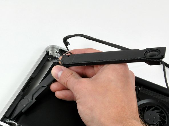 MacBook Unibody Model A1278 Subwoofer & Right Speaker Replacement, Subwoofer & Right Speaker: crwdns2935265:014crwdnd2935265:03crwdnd2935265:03crwdne2935265:0