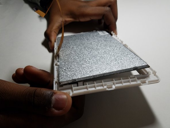 Uniden UTAB71 Screen Replacement: step 3, image 2 of 3