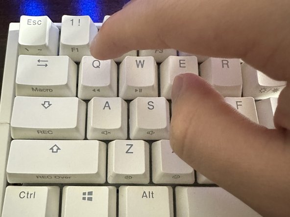 Ducky One 3 SF Keycaps and Switches Replacement: шаг 10, изображение 3 из 3