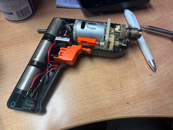 Black and Decker 9025 Teardown, Marvel at the insides: crwdns2935265:03crwdnd2935265:01crwdnd2935265:01crwdne2935265:0