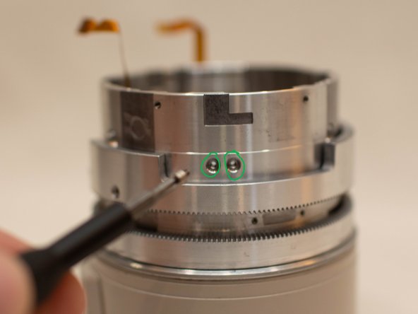 Canon EF 70-200mm f/2.8L IS USM Zooming Key Replacement, Install the Gear Ring 1: crwdns2935265:013crwdnd2935265:03crwdnd2935265:03crwdne2935265:0