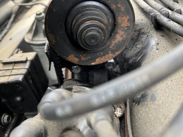 Chevy Corvair Fan Belt Replacement: crwdns2935265:02crwdnd2935265:02crwdnd2935265:02crwdne2935265:0