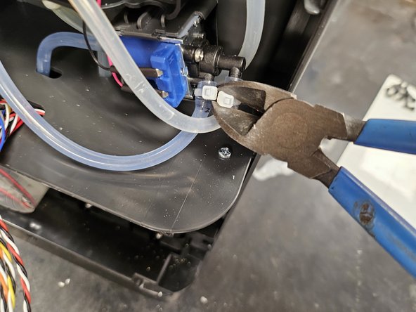 S7 MaxV Ultra dock: Suction fan replacement, Remove the maintenance brush water output tube.: crwdns2935265:04crwdnd2935265:02crwdnd2935265:03crwdne2935265:0