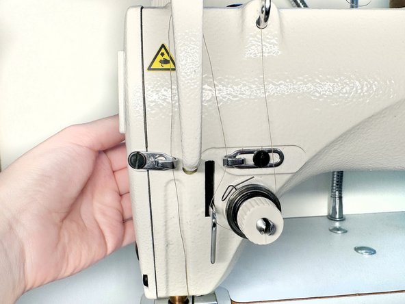 Juki DDL-8700 Needle Replacement: 手順 2、 3の画像 2