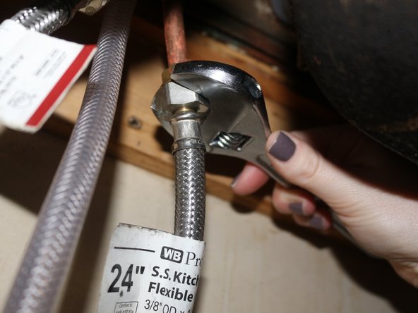 How to Repair a Broken Kitchen Faucet Pull-out Spray Head: crwdns2935265:04crwdnd2935265:02crwdnd2935265:02crwdne2935265:0