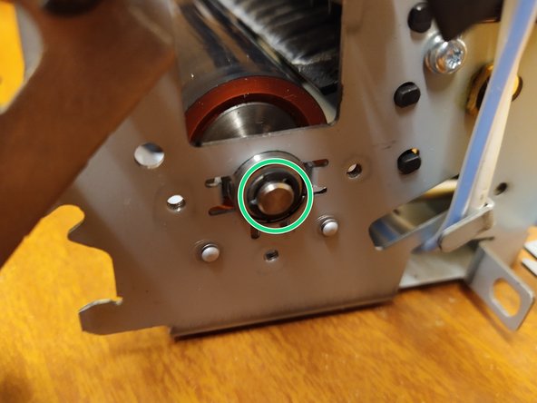 Fuser pressure roller replacement for Lexmark MS710 series printer, Release the second end bearing: crwdns2935265:08crwdnd2935265:02crwdnd2935265:02crwdne2935265:0